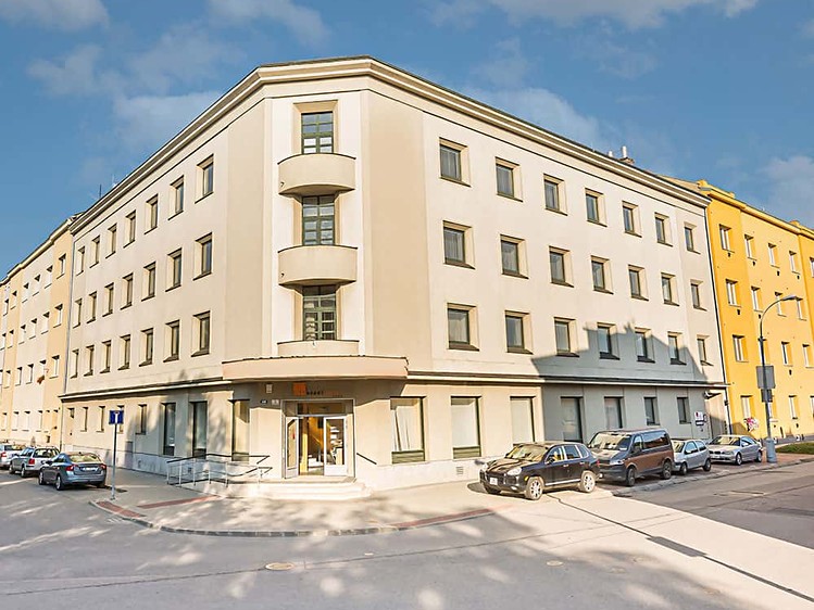 Pronájem garážového stání 13 m² - foto 1