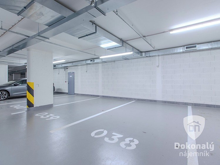 Pronájem garážového stání 15 m² - foto 3