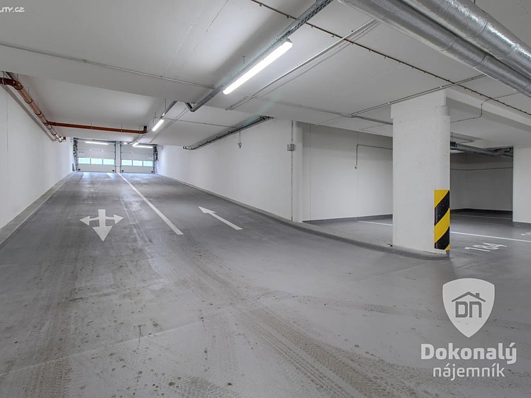 Pronájem garážového stání 15 m² - foto 3