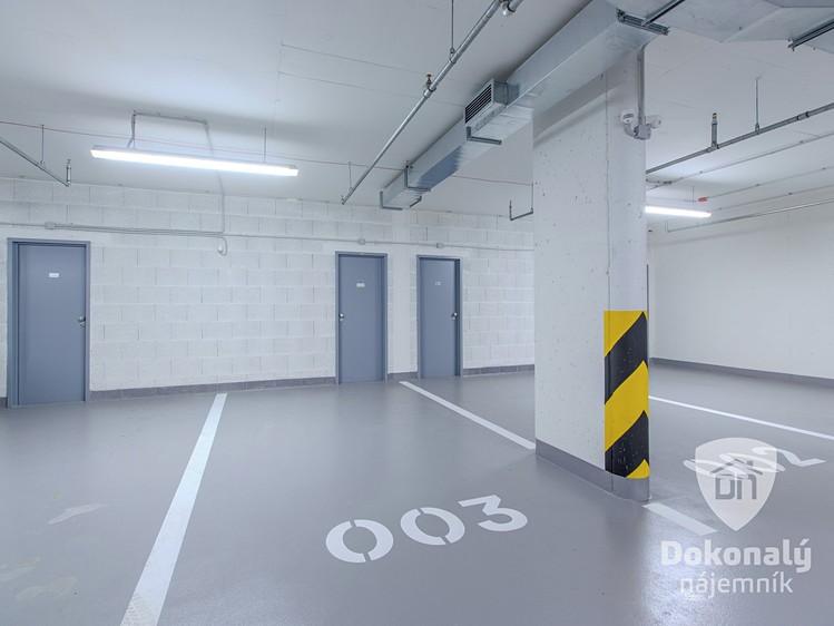 Pronájem garážového stání 15 m² - foto 1