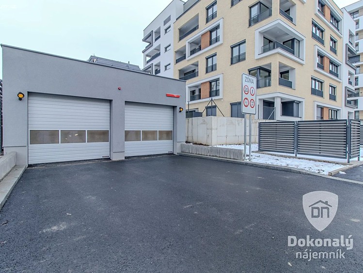 Pronájem garážového stání 15 m² - foto 4