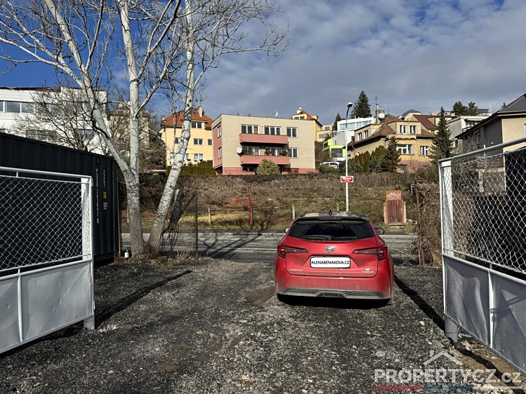 Pronájem garážového stání 15 m² - foto 3