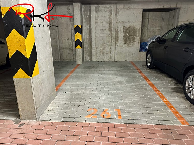 Pronájem garážového stání 15 m² - foto 3