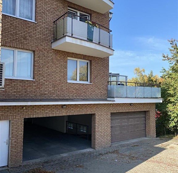 Pronájem garážového stání 15 m² - foto 1