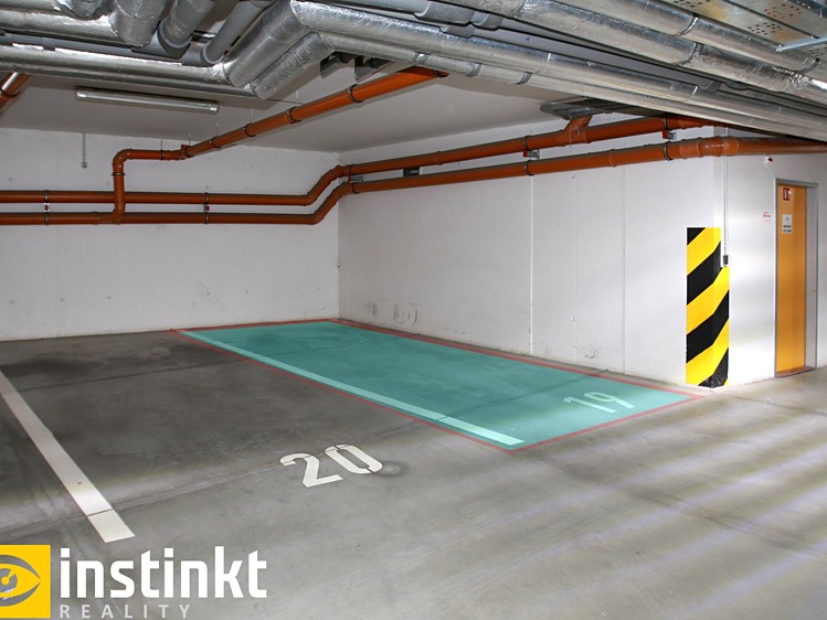 Pronájem garážového stání 13 m² - foto 1