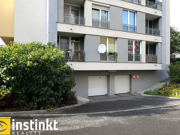 Pronájem garážového stání 13 m² - foto 2