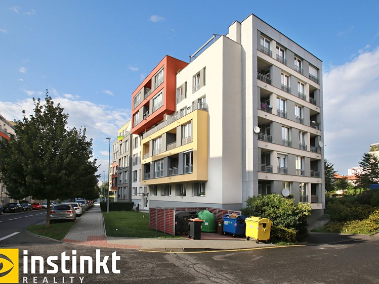 Pronájem garážového stání 13 m² - foto 3