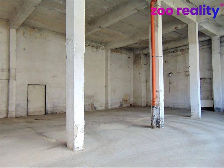 Pronájem garážového stání 25 m² - foto 2