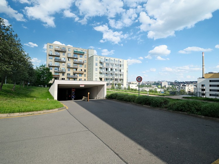 Pronájem garážového stání 13 m² - foto 4