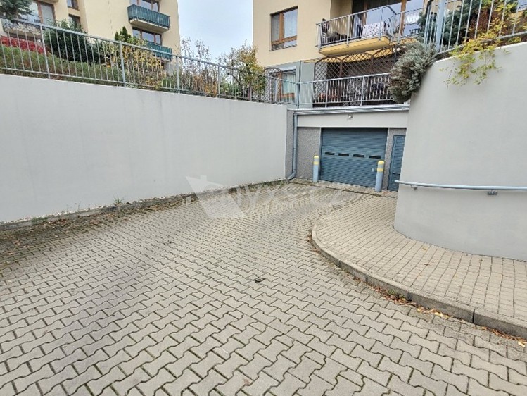 Pronájem garážového stání 12 m² - foto 3