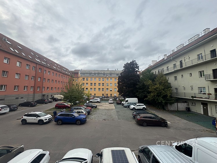 Pronájem garážového stání 15 m² - foto 3