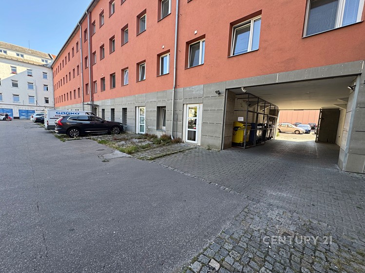Pronájem garážového stání 15 m² - foto 2