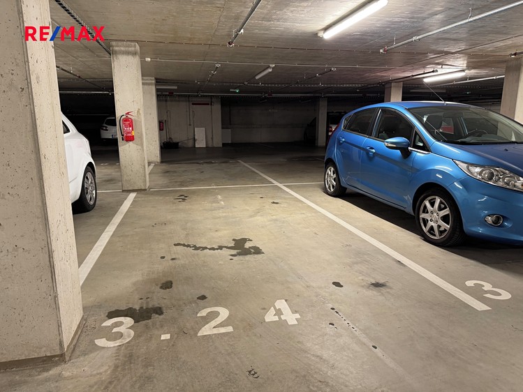 Pronájem garážového stání 12 m² - foto 4