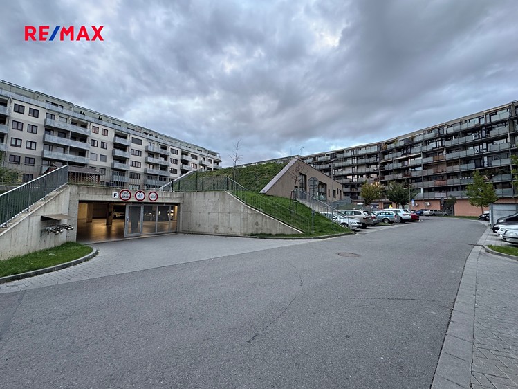 Pronájem garážového stání 12 m² - foto 3