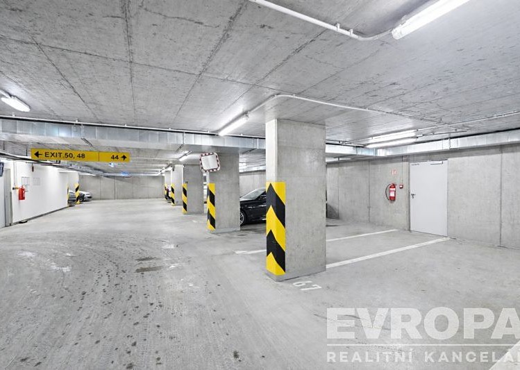 Pronájem garážového stání 13 m² - foto 1