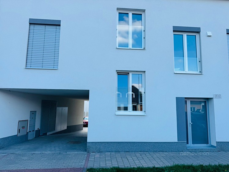 Pronájem garážového stání 13 m² - foto 2