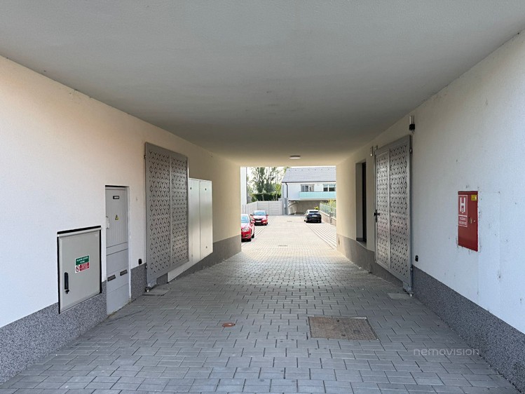 Pronájem garážového stání 13 m² - foto 4