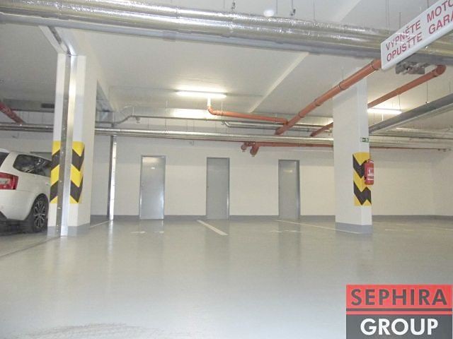 Pronájem garážového stání 12 m² - foto 1