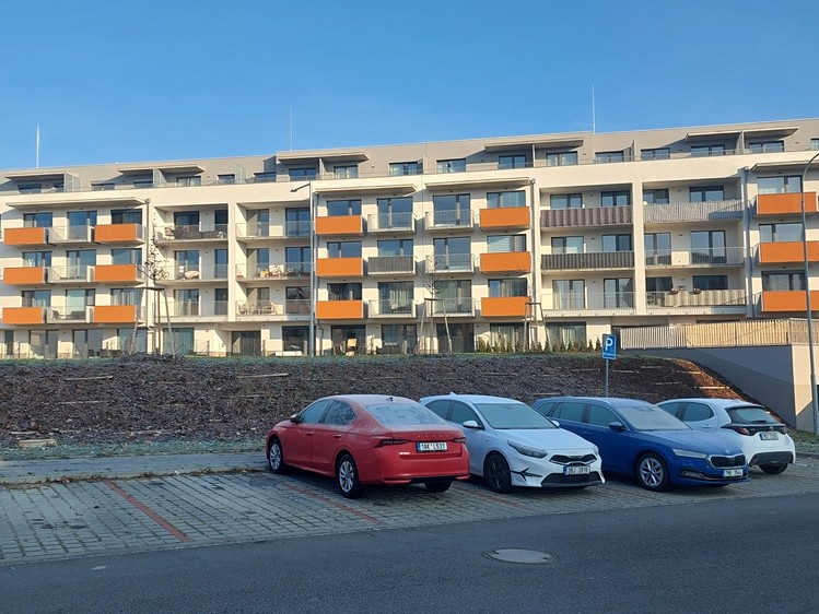 Pronájem garážového stání 12 m² - foto 1