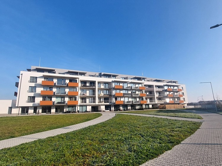 Pronájem garážového stání 12 m² - foto 3