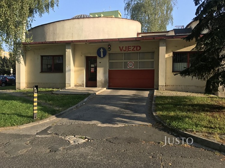 Pronájem garážového stání 16 m² - foto 1