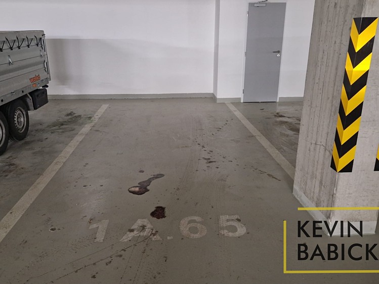 Pronájem garážového stání 13 m² - foto 1