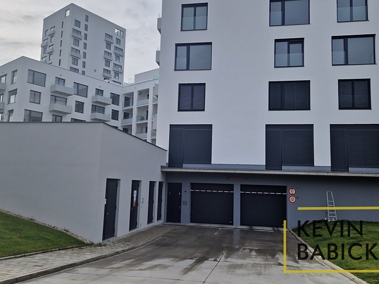 Pronájem garážového stání 13 m² - foto 2