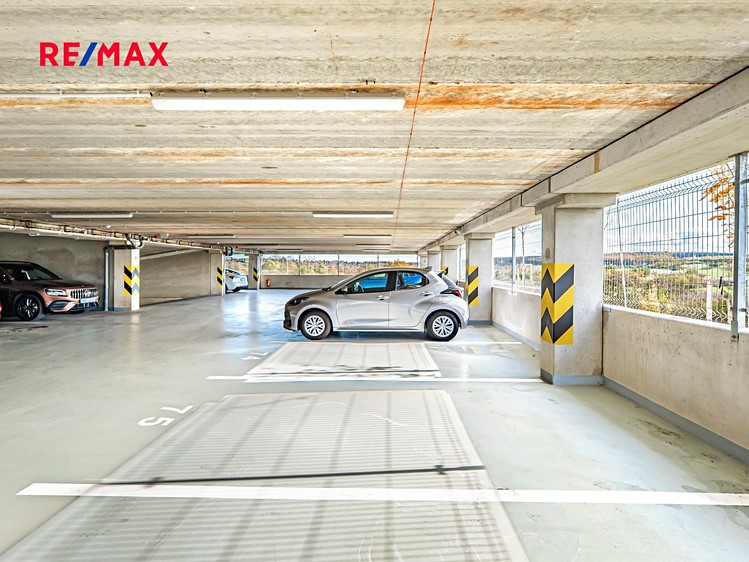 Pronájem garážového stání 12 m² - foto 1