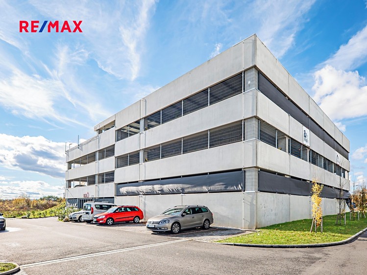 Pronájem garážového stání 12 m² - foto 3