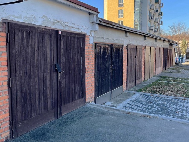 Pronájem garáže 19 m² - foto 1