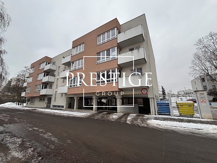 Pronájem garážového stání 12 m² - foto 3