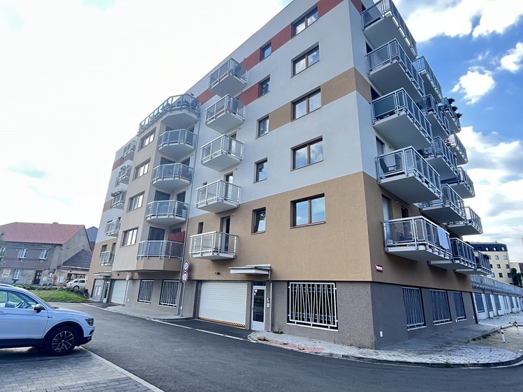 Pronájem garážového stání 15 m² - foto 1