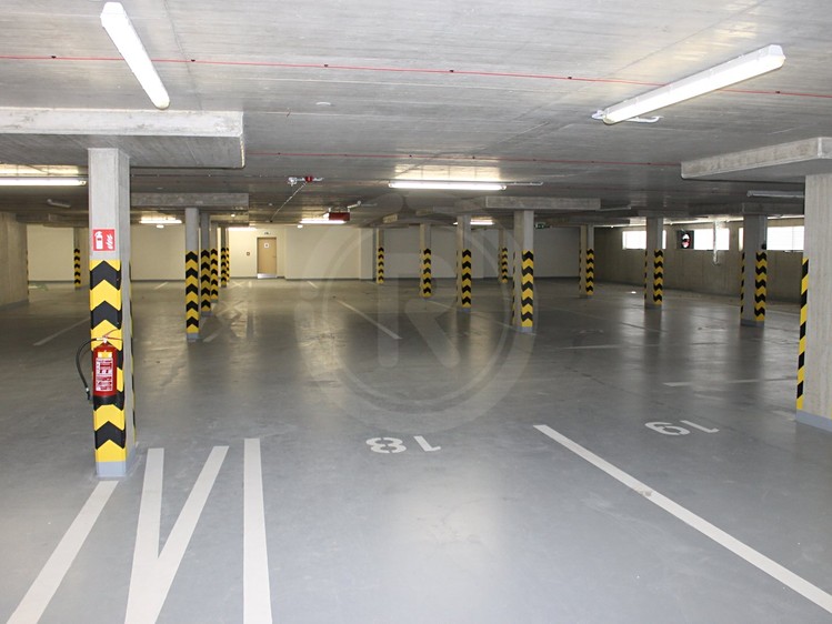 Pronájem garážového stání 18 m² - foto 1