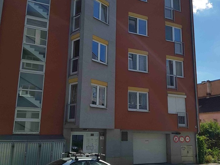 Pronájem garážového stání 18 m² - foto 4