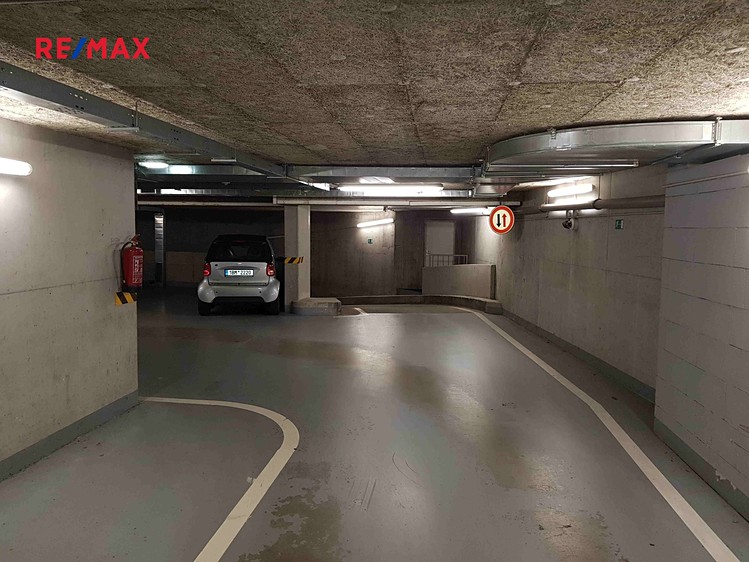 Pronájem garážového stání 18 m² - foto 5