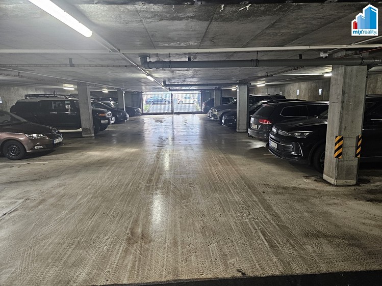 Pronájem garážového stání 20 m² - foto 3