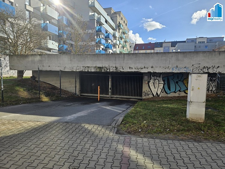 Pronájem garážového stání 20 m² - foto 4