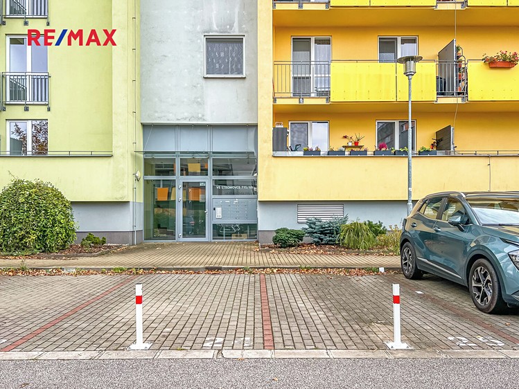 Pronájem garážového stání 12 m² - foto 4