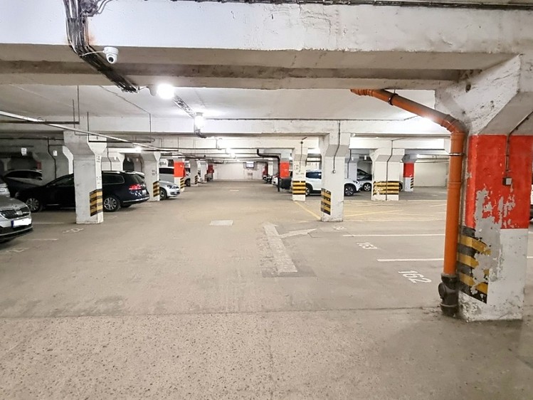 Pronájem garážového stání 12 m² - foto 4