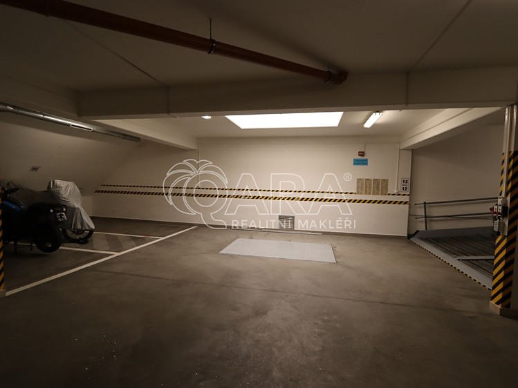 Pronájem garážového stání 18 m² - foto 4