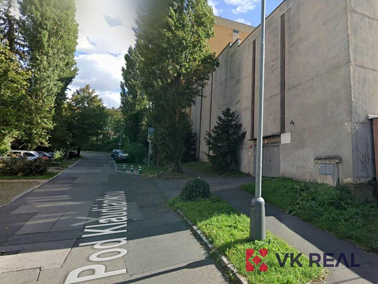 Pronájem garážového stání 15 m² - foto 2