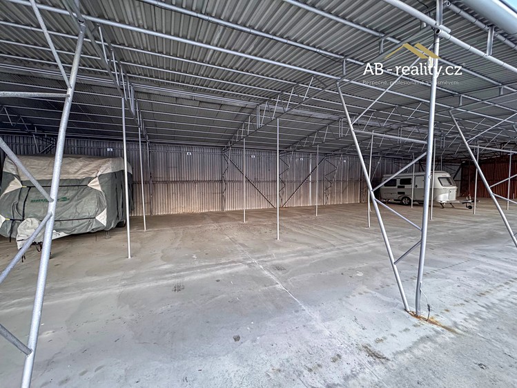 Pronájem garážového stání 35 m² - foto 3