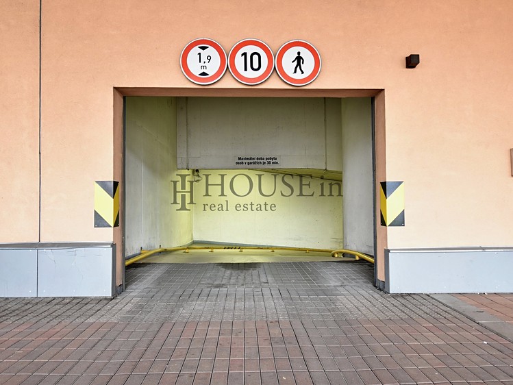 Pronájem garážového stání 12 m² - foto 3