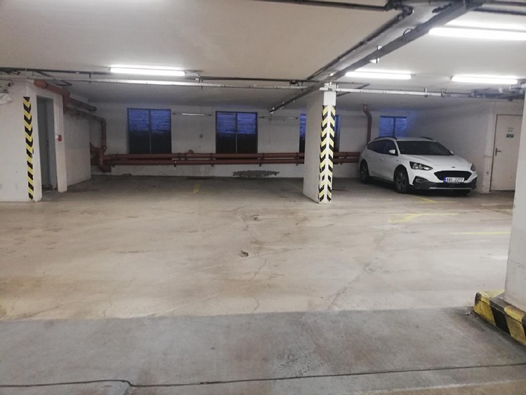 Pronájem garážového stání 17 m² - foto 2