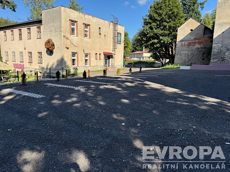 Pronájem garážového stání 18 m² - foto 1