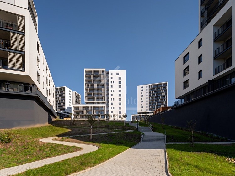 Pronájem garážového stání 12 m² - foto 3