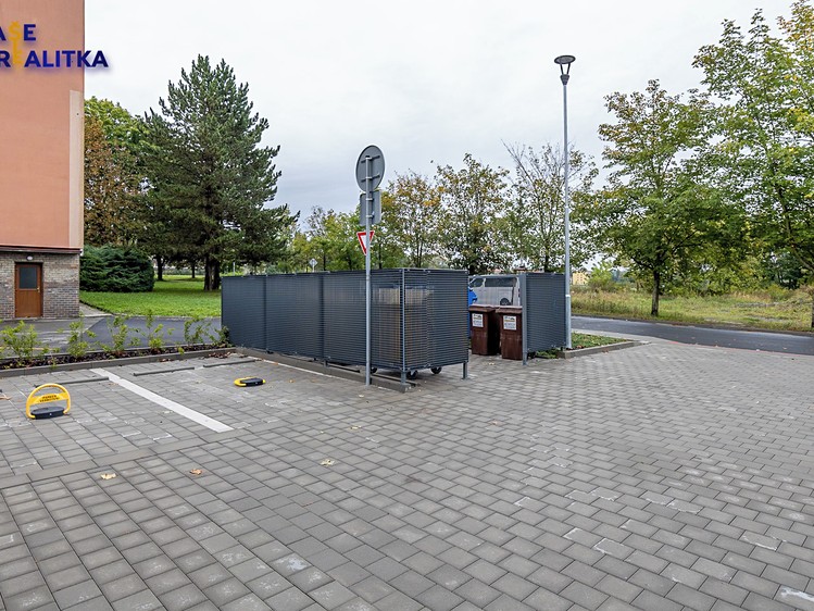 Pronájem garážového stání 12 m² - foto 2