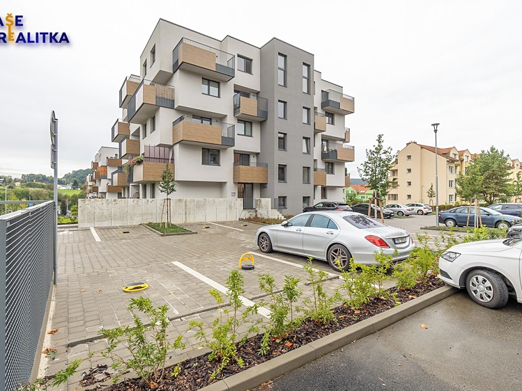 Pronájem garážového stání 12 m² - foto 1
