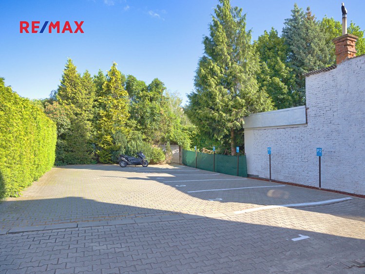 Pronájem garážového stání 12 m² - foto 3