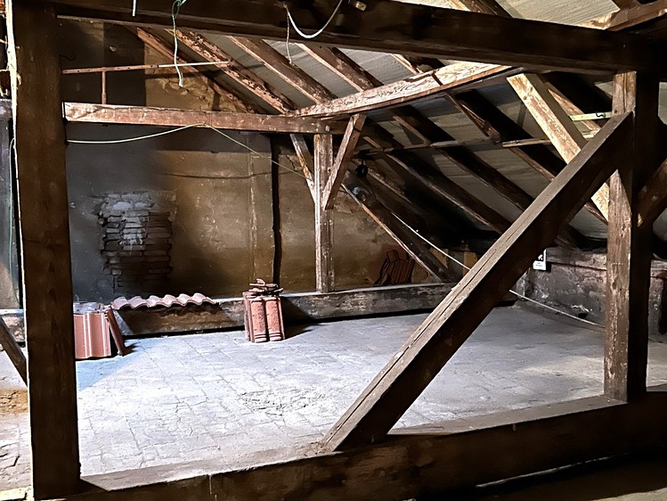 Pronájem půdního prostoru 116 m² - foto 1